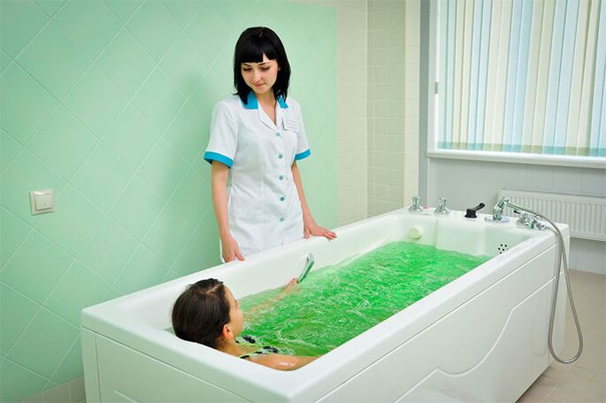 Terapötik bir banyo yapmak artroz tedavisinde etkili bir prosedürdür