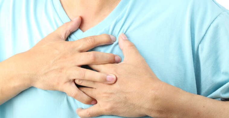 Torasik osteokondroz sıklıkla kalp bölgesinde ağrı olarak kendini gösterir. 